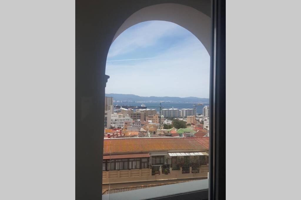 شقة Charming Colonial Flat In Historic Building غيبرالتار المظهر الخارجي الصورة