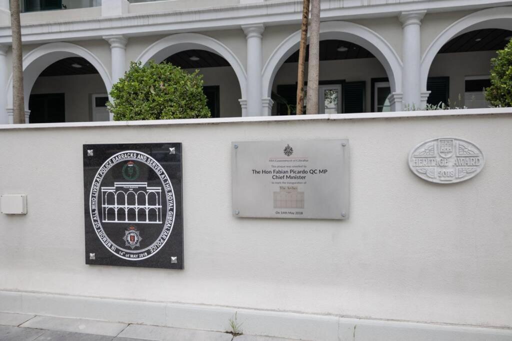 شقة Charming Colonial Flat In Historic Building غيبرالتار المظهر الخارجي الصورة